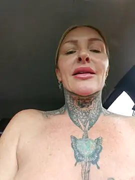 TravelMommyBlair – webcam model profile photo