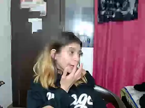 KratosAfroditacs Live Webcam on Stripchat