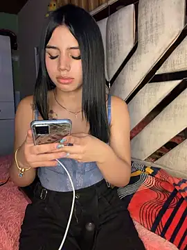 Laura-Khalifa webcam