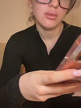 Holly-Glamour Live Webcam on Stripchat