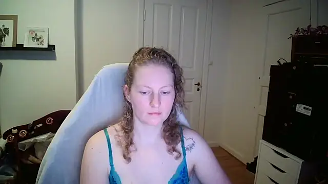 girlnina-1995 - Girlnina-1995's free webcam