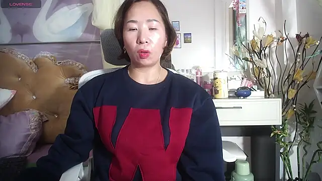 lyly_asian Live Webcam on Stripchat