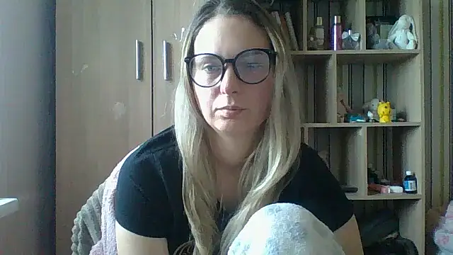 VikiLove765 webcam
