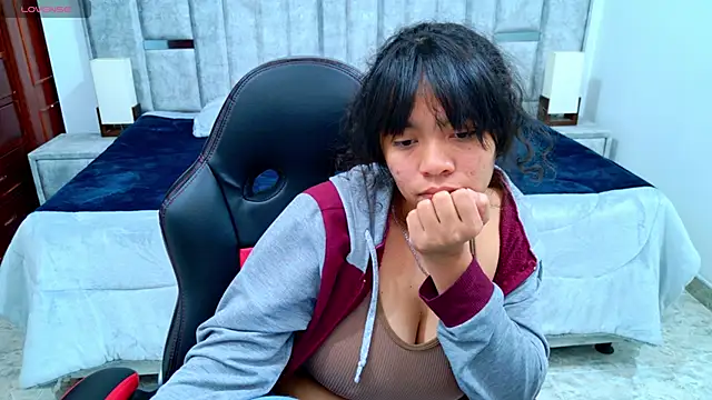 laureentt_ - Laureentt_'s free webcam