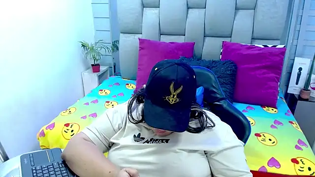 evelin_zaens - Evelin_zaens's free webcam - UK Sex Cams