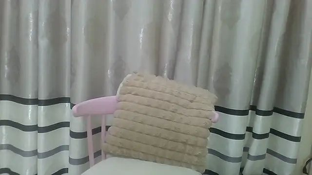 fine_assie - Fine_assie's free webcam