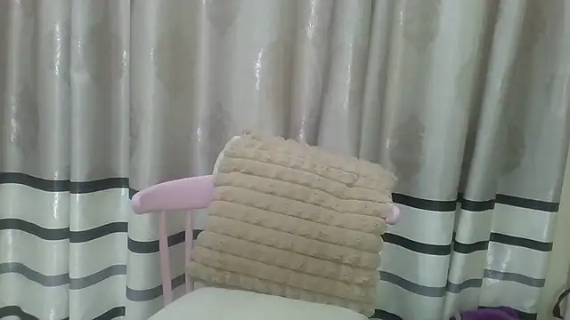 fine_assie - Fine_assie's free webcam