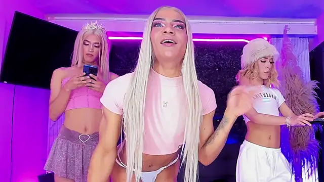 queens_wonders_blonders - Queens_Wonders_Blonders's free webcam