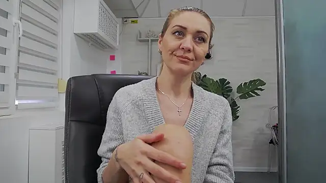 ellamilf_ - EllaMilf_'s free webcam