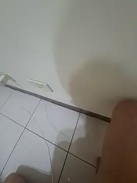 toannemo (M young) - Xuất tinh cậu nhỏ trong nhà vệ sinh