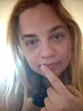 Webcam Model (VitniKis)  is live.Free join now!