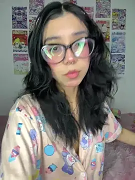 Webcam Model (Valen-Foxx1)  is live.Free join now!