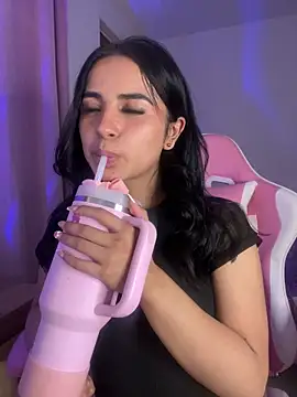 emily-14 - Emily-14's free webcam