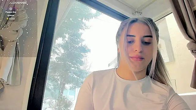 ella_vee - Ella_Vee's free webcam