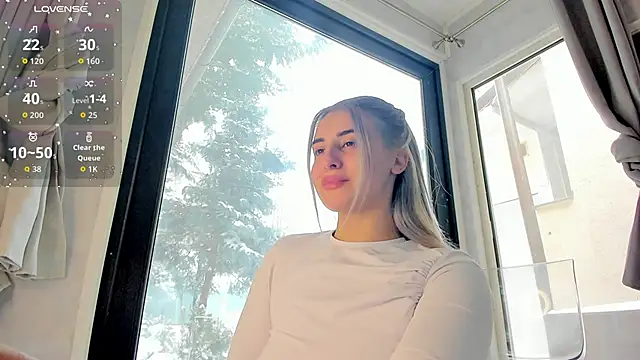 ella_vee - Ella_Vee's free webcam