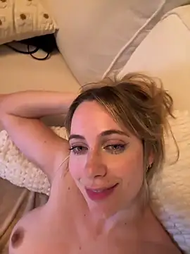 rileylovesyou Live Webcam on Stripchat