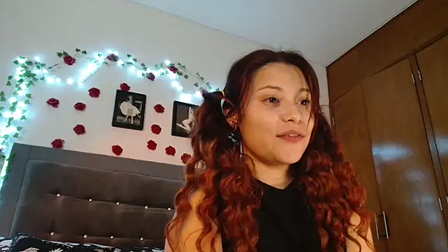 3littleschooltee... Live Webcam on Stripchat