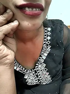 Webcam Model (Cute_Ma-y-ra)  is live.Free join now!