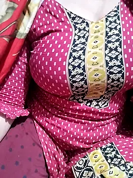 Webcam Model (hottyrose69)  is live.Free join now!