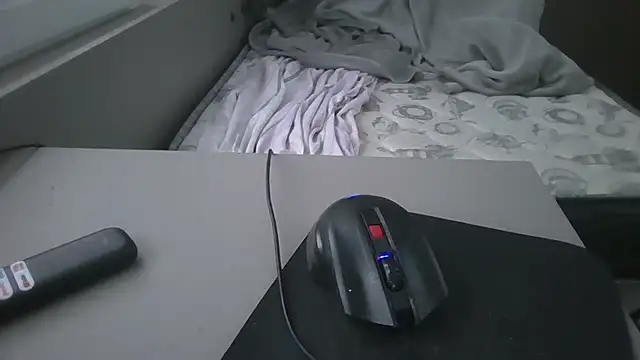 JUNINHOLEKEJR webcam