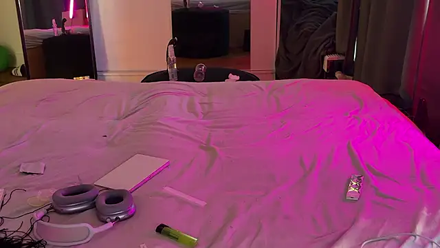 AlwaysHorneyxxx webcam