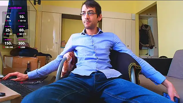 HungEddy Live Webcam on Stripchat