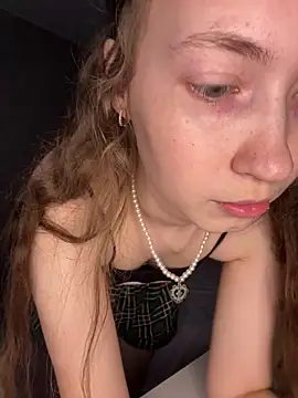 Webcam Model (Holy_Poly)  is live.Free join now!