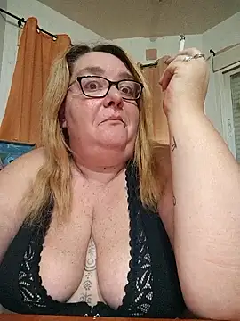 Webcam Model (diosacurvy1984)  is live.Free join now!