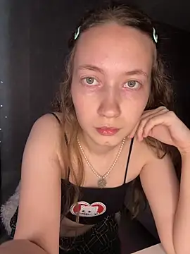 Webcam Model (Holy_Poly)  is live.Free join now!