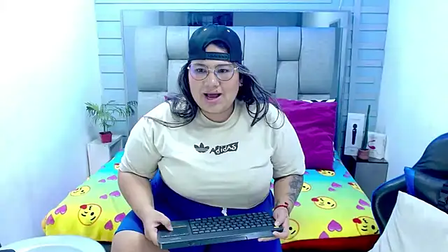 evelin_zaens - Evelin_zaens's free webcam - UK Sex Cams