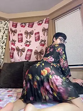 Webcam Model (FaiiryArii)  is live.Free join now!