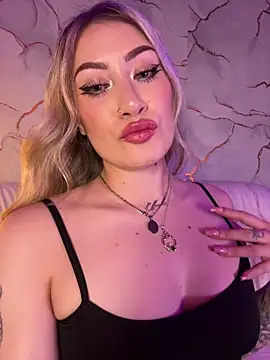 Webcam Model (Lally_Valencia__) is live