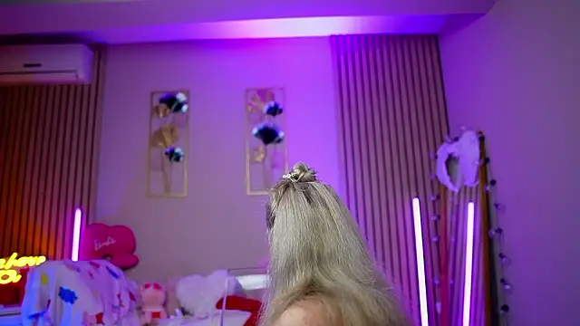 sabrinajade - SabrinaJade's free webcam