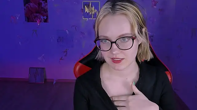 madeline_doll - Madeline_doll's free webcam