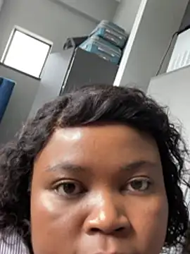 curveysinaa - Curveysinaa's free webcam