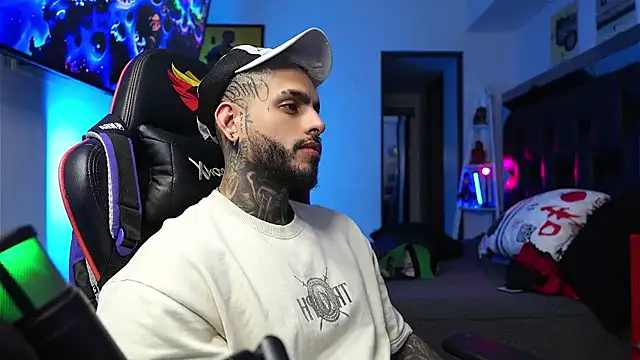 logan_hugh8 - Logan_hugh8's free webcam - UK Sex Cams