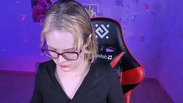 madeline_doll - Madeline_doll's free webcam