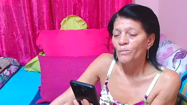 sluttyroxy - SLUTTYROXY's free webcam