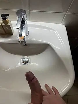 robertocavall - Robertocavall's free webcam - UK Sex Cams