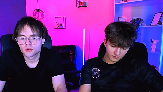 travis_wolf_ (Ask my age) - kiss neck