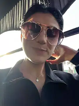 Webcam Model (fiorella_paris)  is live.Free join now!