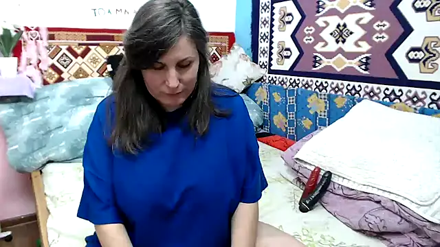 Adelinemilf Live Webcam on Stripchat