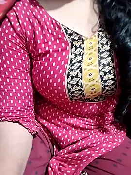 Webcam Model (hottyrose69)  is live.Free join now!