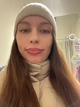 leiamood (F young) - Masturbating in the style of a dog