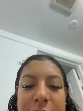 allybluee777 - Allybluee777's free webcam