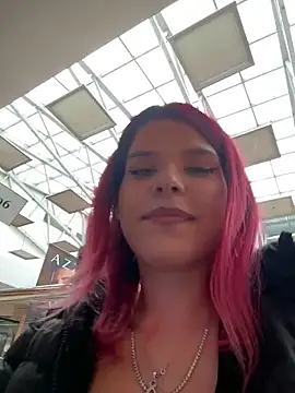 Webcam Model (RiriRoseey) is live