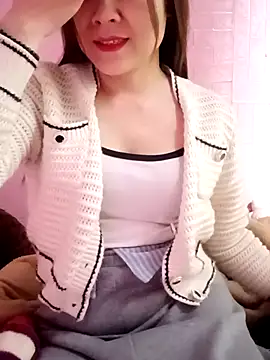 lily-ross22 - Lily-ross22's free webcam