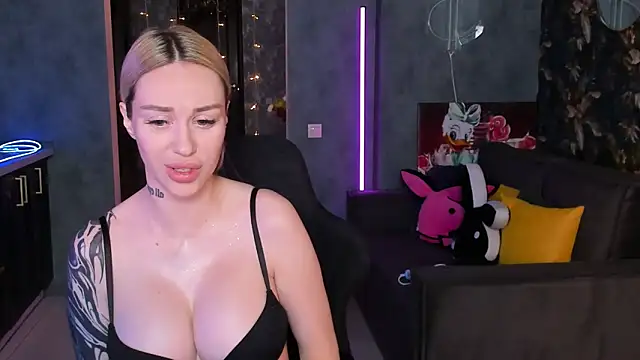 blckmirrorr - Blckmirrorr's free webcam