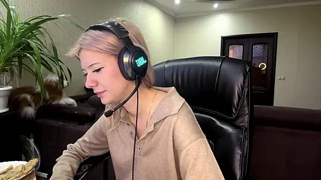 ladyfoxlove - LadyFoxLove's free webcam