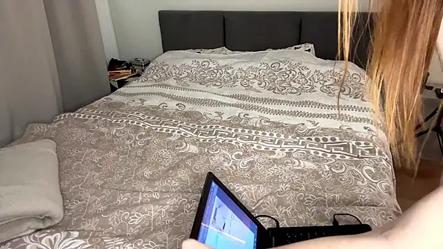 gingerfoxy_ - GingerFoxy_'s free webcam